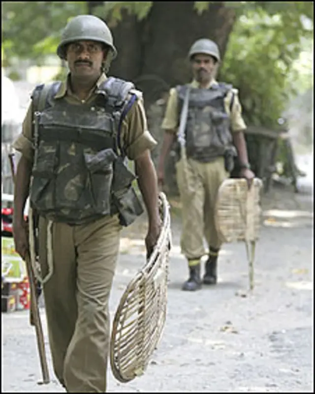 गणतंत्र दिवस को देखते हुए जम्मू कश्मीर में सुरक्षा व्यवस्था कड़ी है