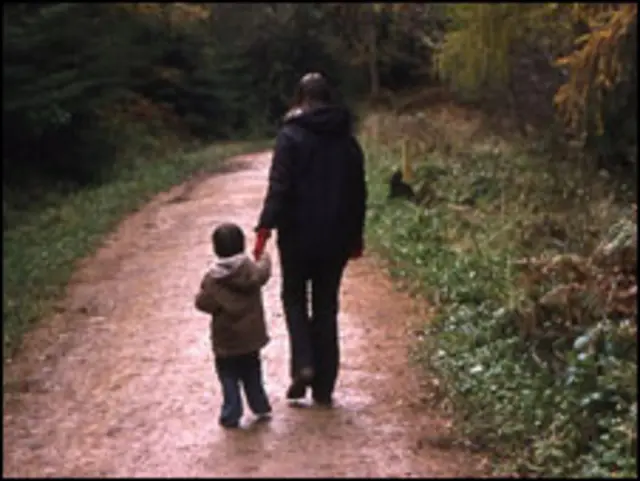 Ребенок и его мать