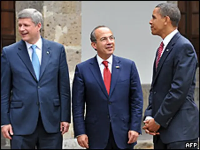 De izq. a der.: Stephen Harper, Felipe Calderón y Barack Obama.