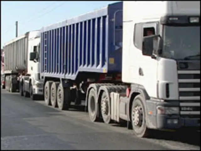 Очередь из грузовиков (типовое фото, не из Литвы)