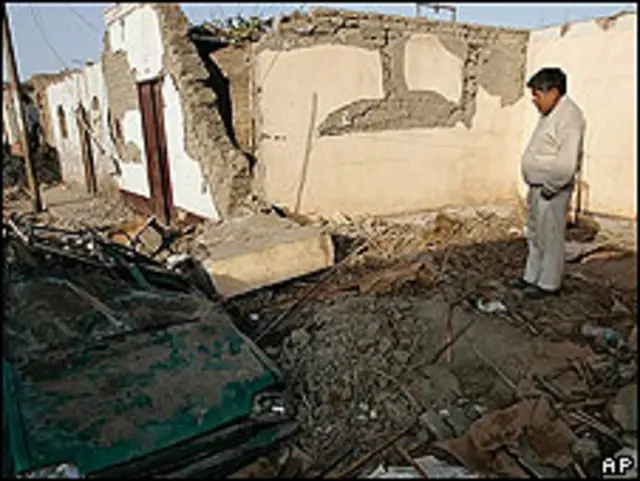 El alcalde de Pisco, Juan Mendoza