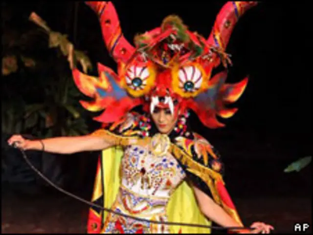 Karen Schwarz, miss Perú en Miss Universo.