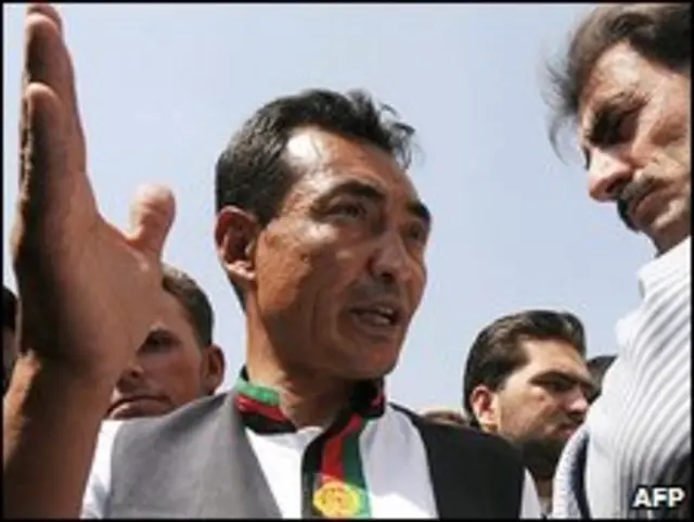 Bashardost adota uma retórica de defesa dos pobres 