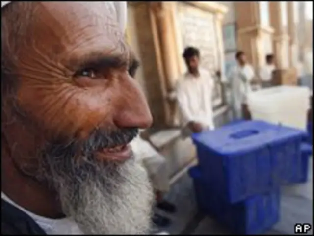 Tại một điểm bỏ phiếu