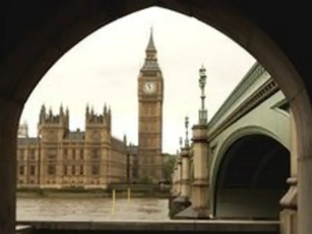 Вид Биг-Бена с набережной Темзы