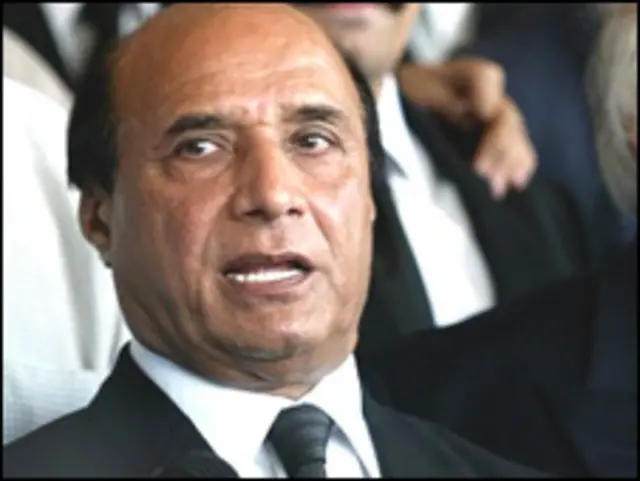 عدلیہ کی آزادی کے حوالے سے شروع ہونے والی وکلاء کی تحریک میں لطیف کھوسہ پیش پیش تھے تاہم اٹھارہ فروری کے انتخابات کے بعد پاکستان پیپلز پارٹی کے اقتدار میں آنے کے بعد وہ اس تحریک سے علیحدہ ہوگئے