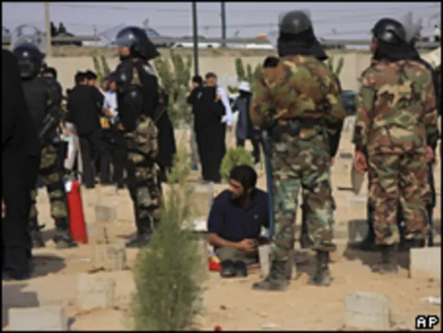 پلیس در بهشت زهرا - 30 ژوئیه 2009