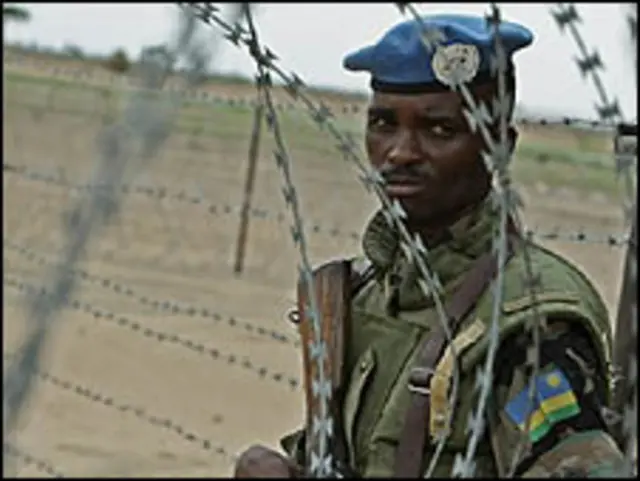 احد افراد قوات حفظ السلام الافريقية في دارفور 