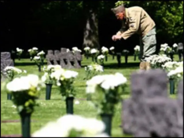 Khóa lửa chiến tranh đã tắt, là lúc để hồi tưởng cả những điều tự hào và xấu hổ