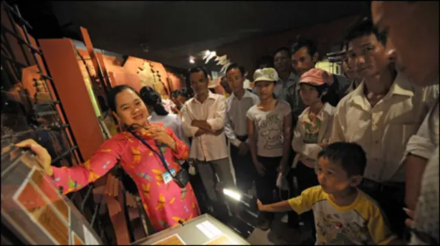 Thăm bảo tàng Hồ Chí Minh