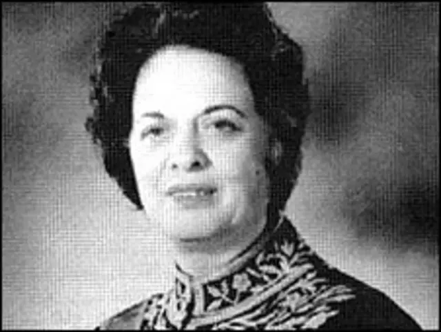 فرخ رو پارسا اولین زنی بود که در ایران وزیر شد