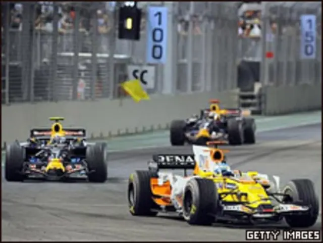 Fernando Alonso en el GP de Singapur 2008.