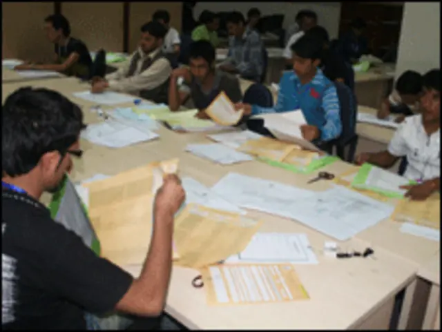 مرکز شمارش آرا در کمیسیون انتخابات، عکس آرشیوی
