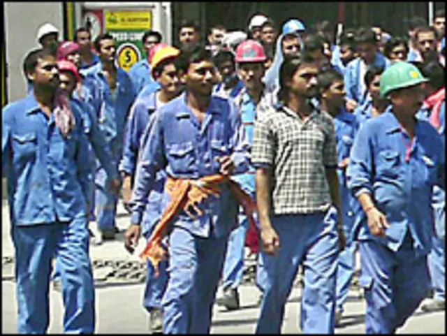 दुबई में कुछ कामगर