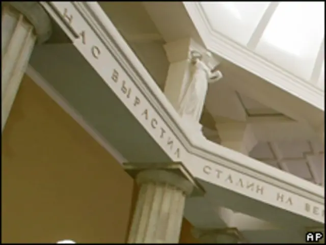 Кусочек сталинского гимна на станции Курская