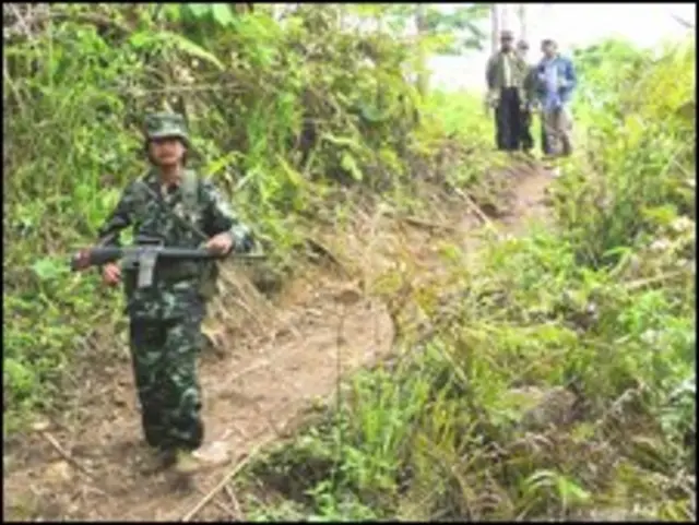 Người sắc tộc Pao chiến đấu chống lại chính phủ Miến Điện