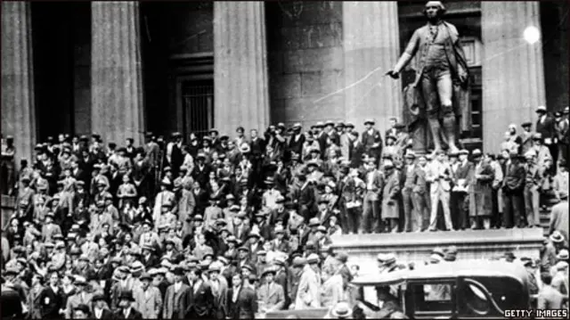 Толпа напротив Нью-Йоркской биржи, 1929 год 