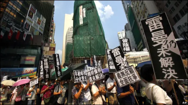 Толпа вкладчиков в Гонконге