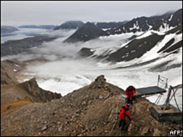 Ученые изучают состояние арктического льда