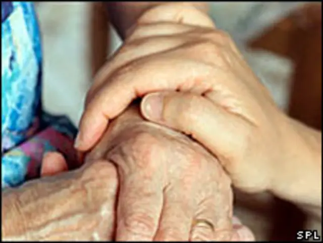 نگهداری از بیماران مبتلا به فراموشی و آلزایمر بار سنگینی را بر دوش دولت های مختلف جهان می گذارد