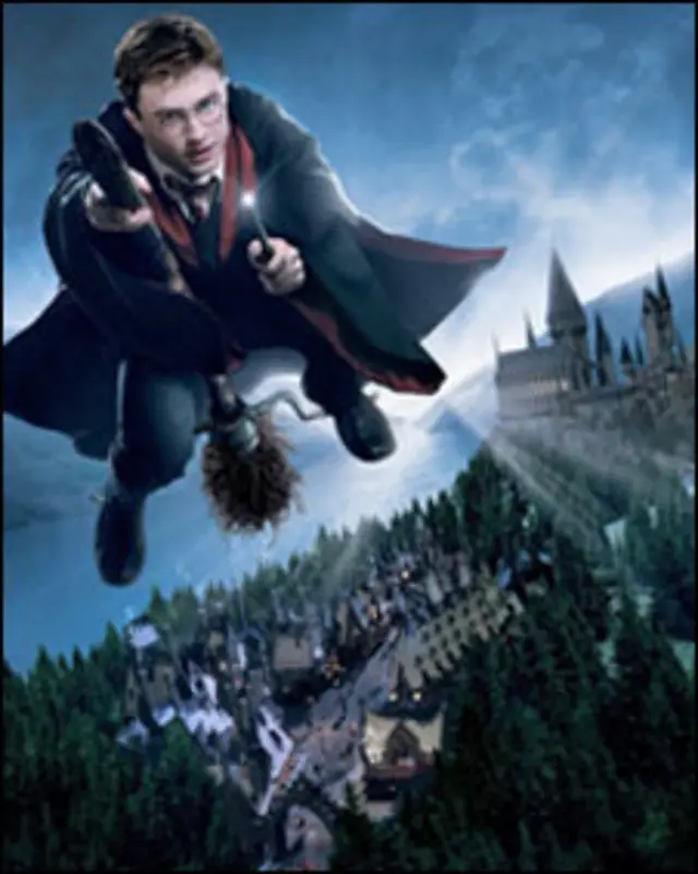 你還能在主題公園中像哈利·波特一樣「飛」一把。