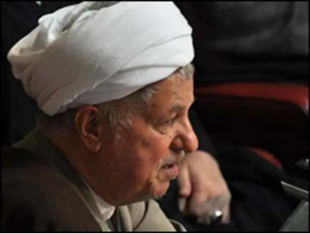 دفتر آقای رفسنجانی گلایه می کند آیت الله خمینی، بنیانگذار جمهوری اسلامی "تهمت زنندگان را خاموش می کرد"