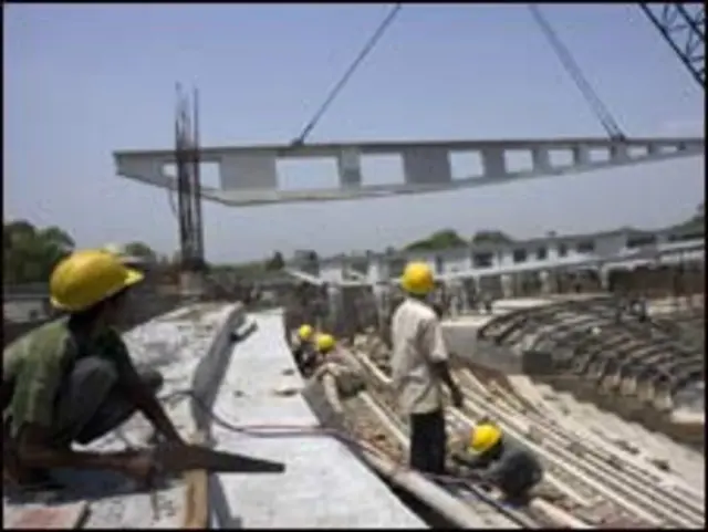  निर्माणाधीन स्टेडियम