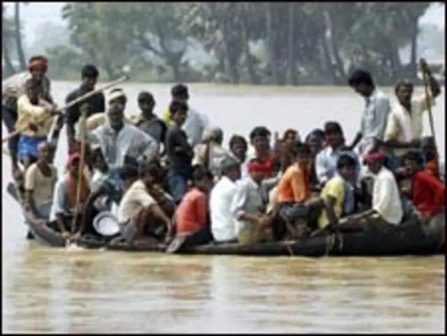 नावों में अधिक लोगों के सवार होने से दुर्घटनाएं होती रहती है