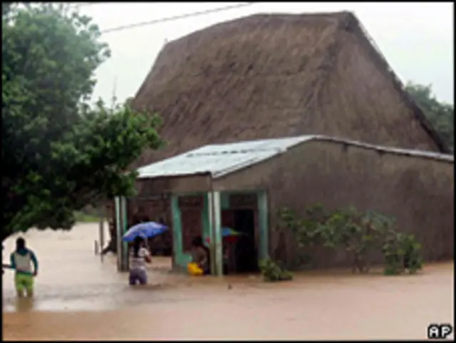 أمطار طوفانية في فيتنام