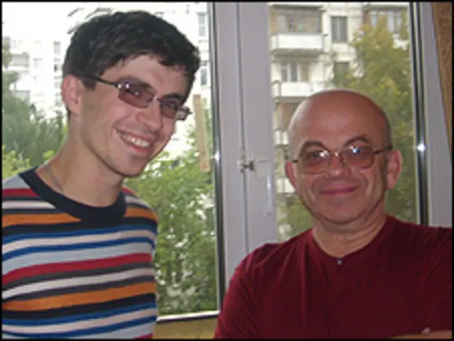 Yevgeny Bely và con trai Mikhail Bely