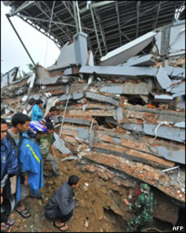 زلزلے سے پانچ سو سے زائد گھر اور عمارتیں منہدم ہوئی ہیں:حکام