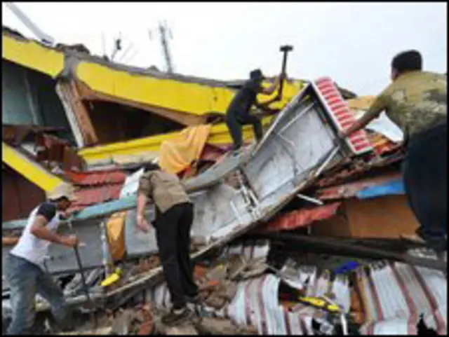 متاثرہ علاقے میں امدادی کارروائیوں میں شدید مشکلات درپیش ہیں۔