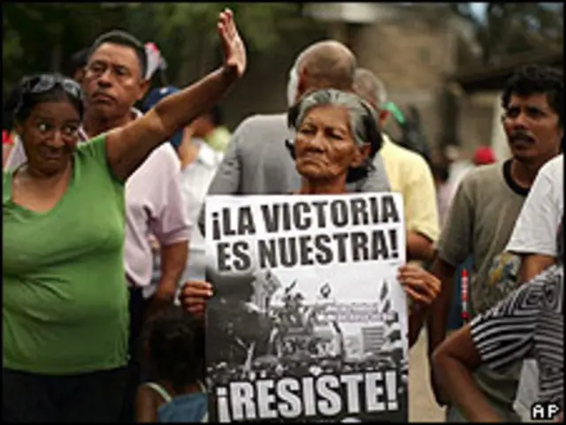 Manifestación a favor de Zelaya