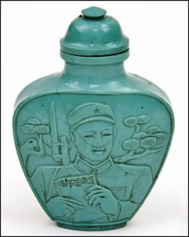 雷锋鼻烟壶（1966-1970）