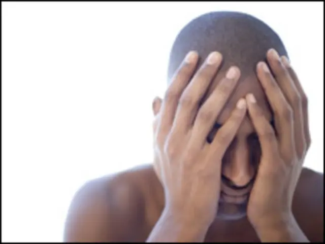 Человек, спрятавший лицо в ладонях