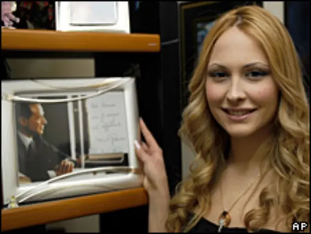 La joven Noemí Letizia, relacionada con Berlusconi