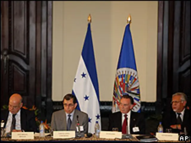 Mesa del diálogo en Tegucigalpa