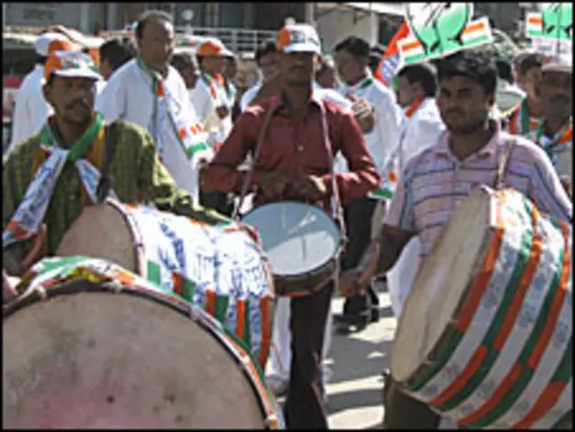 विदर्भ में किसानों की समस्याएँ मुख्य मु्ददा है