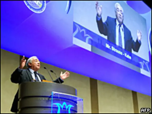 Dominique Strauss-Kahn, titular del FMI, durante la asamblea en Estambul