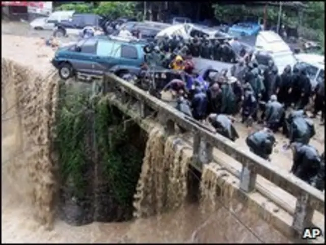 پیش از این، دو طوفان در ایالت بنگوئت خرابی هایی ایجاد کرده بودند