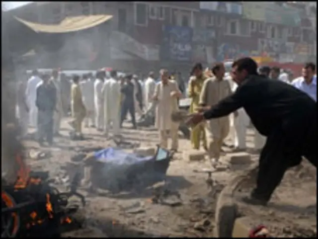 تباہ شدہ بس