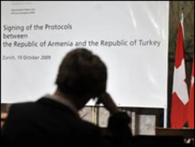 空空如也的签字桌