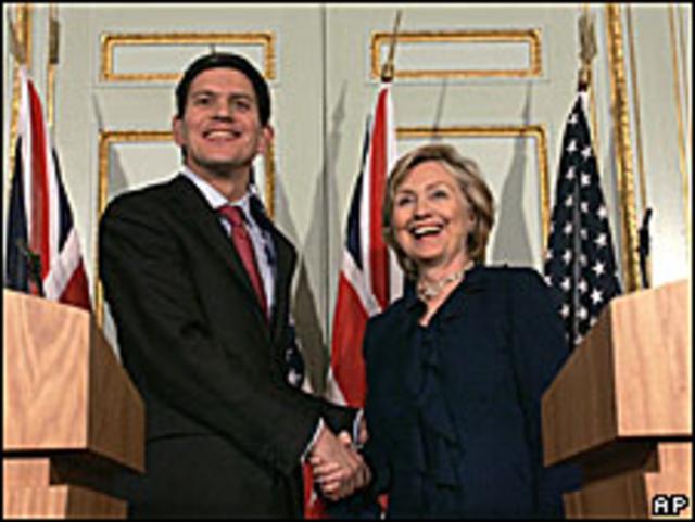 Клинтон и Милибэнд на пресс-конференции в Лондоне