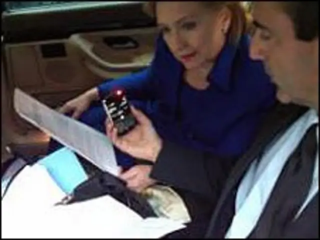 Bà Clinton và Philip Gordon cố gắng dàn xếp thỏa thuận (Ảnh của Bộ Ngoại giao Mỹ)