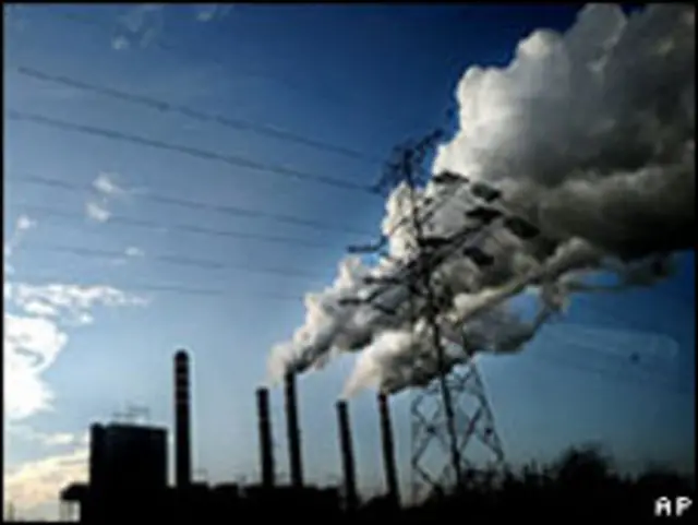 Заводские трубы и дым