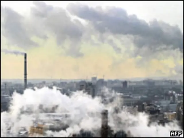 Заводские трубы и дым