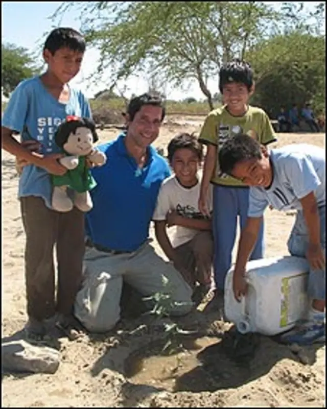 Leguía y varios niños