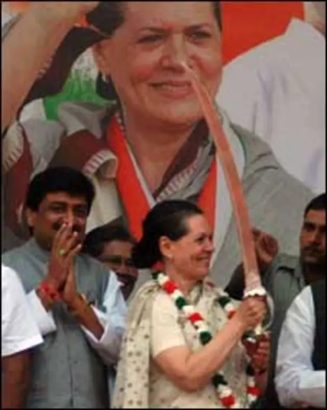 कांग्रेस के सम्मेलन में सोनिया गांधी ने चुनाव के लिए राजकीय कोष के सुझाव पर अपनी मुहर लगाई थी.