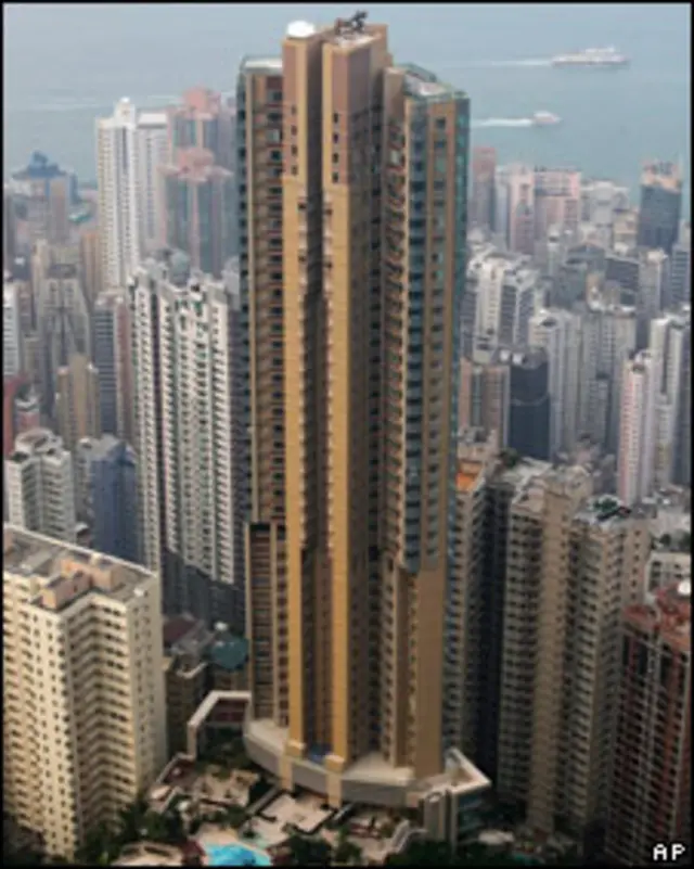 位于港岛西半山天汇新盘的这个单位楼高68层，面积约6,158平方英尺。