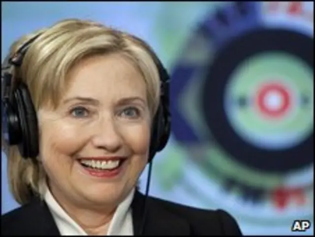 Ngoại trưởng Hillary Clinton nói chuyện với đài phát thanh Moscow